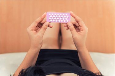 子宮内膜症で両卵巣に腫れ。再発をくり返すなかで不妊治療を諦めるべき？【医師監修】