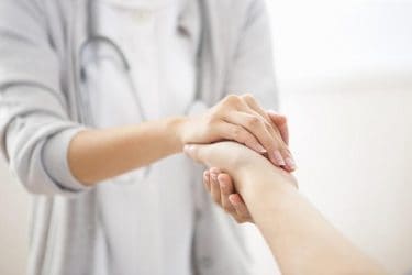 情緒不安定は ホルモン剤の影響？鬱になりそうで不安です【医師監修】