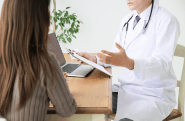 卵管癒着の可能性。腹腔鏡手術か、体外受精か